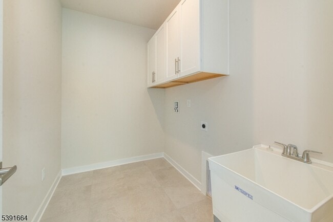 Building Photo - 14 Willow Ln