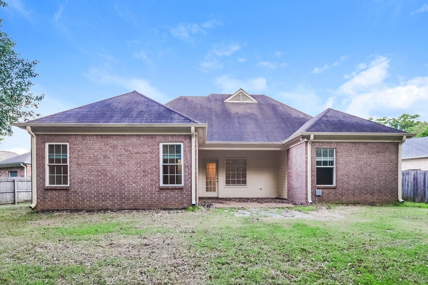 Building Photo - 8662 Valmont Cir