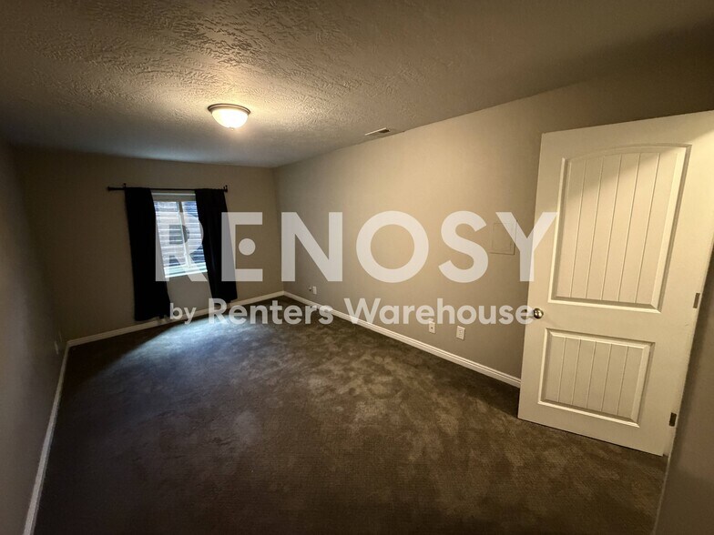 Building Photo - 3891 E Cunninghill Dr