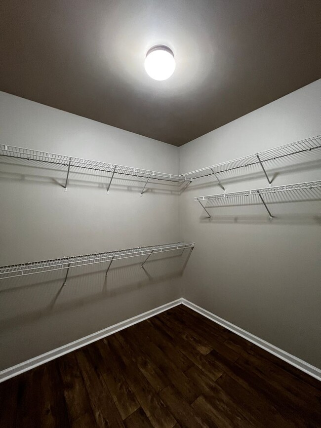 Building Photo - Fultondale/ Chapel Hill Sub-Division 4 BR / 2 Barhrooms / 2 car Garage