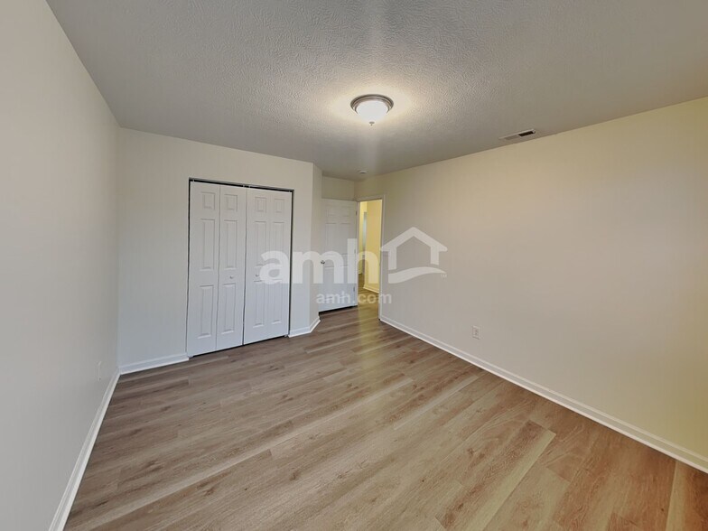 Building Photo - 524 Corbel Dr