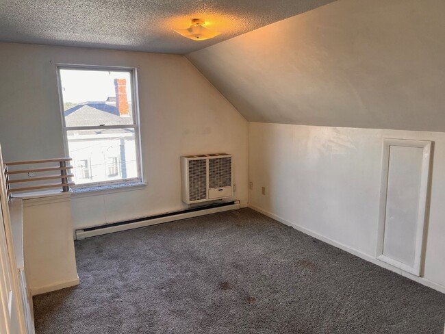 Building Photo - No more commute! Large Sunlit Loft Apartme...