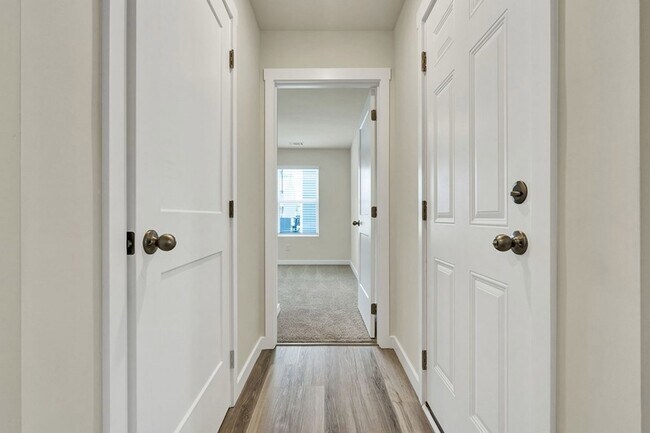 Building Photo - 627 Fox Den Cir