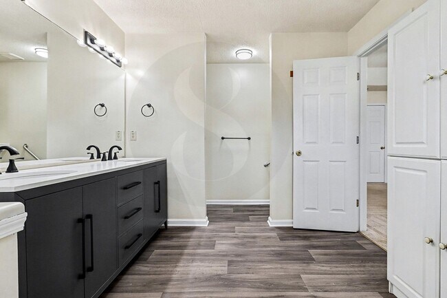 Building Photo - 3BR/2BA on Full Basement in Jonesboro