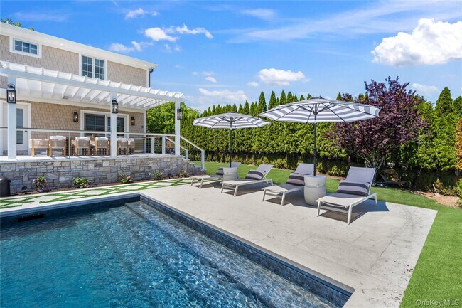 Building Photo - 4 Carriage Ln