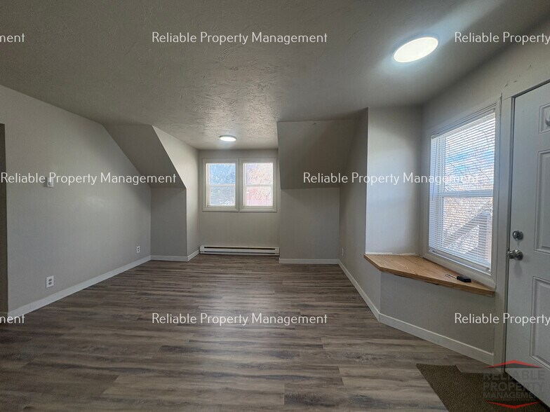 Building Photo - 626 N Water Ave