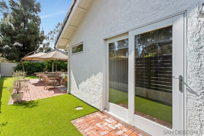 Building Photo - 917 Orchid Way
