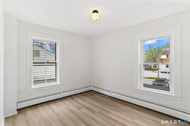 Building Photo - 63 Reynolds St