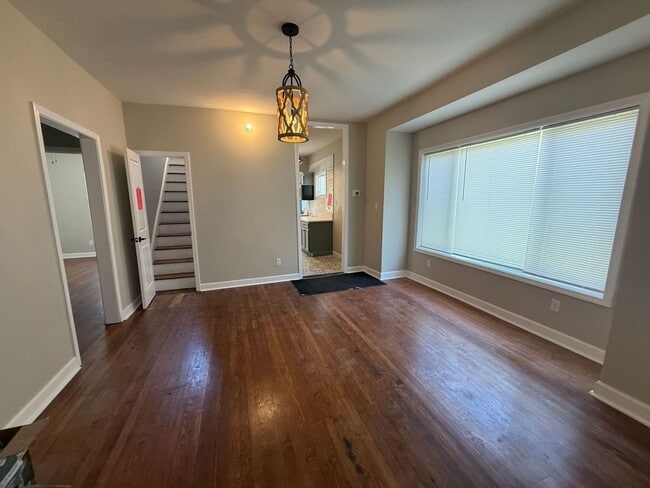 Building Photo - Adorable Home Available