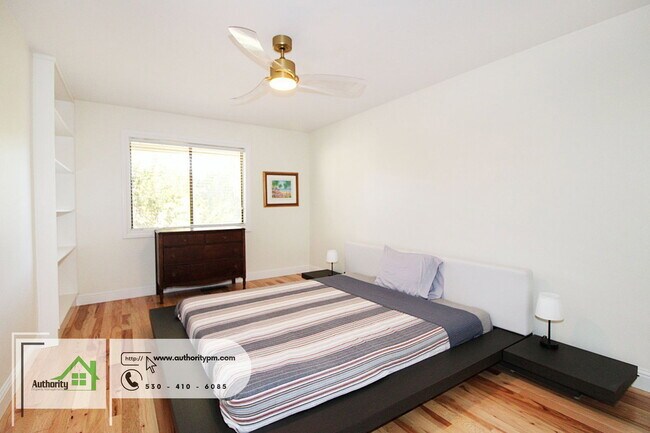 Building Photo - 3350 Mountain Oak Dr