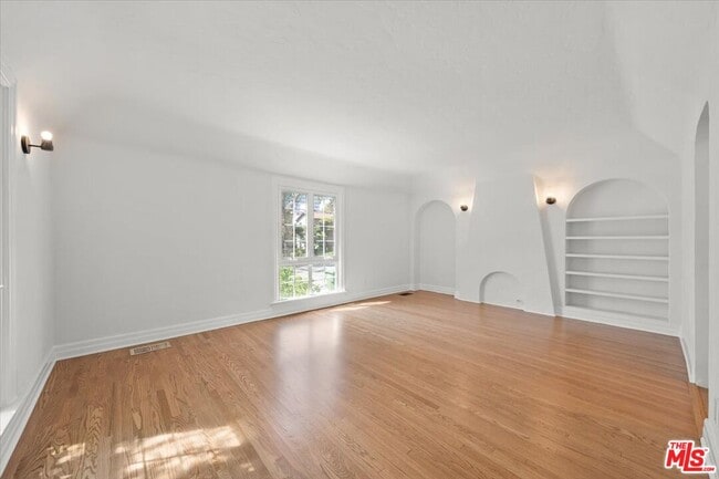 Building Photo - 6233 W 6th St