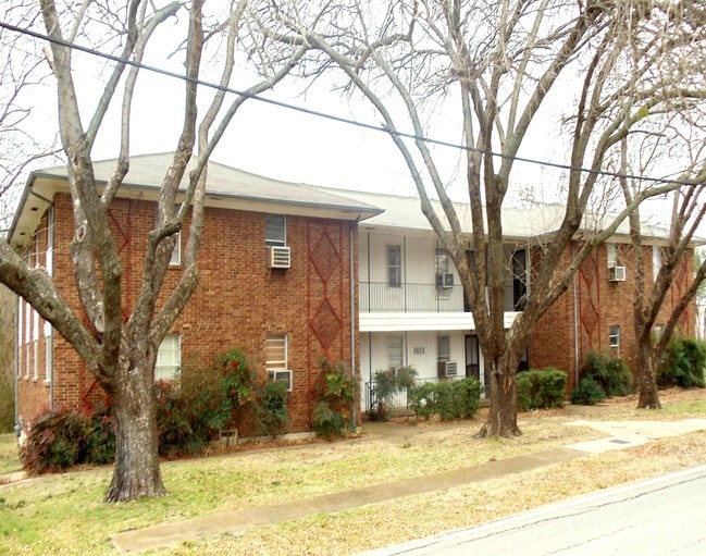 Primary Photo - 1201 N Elm St