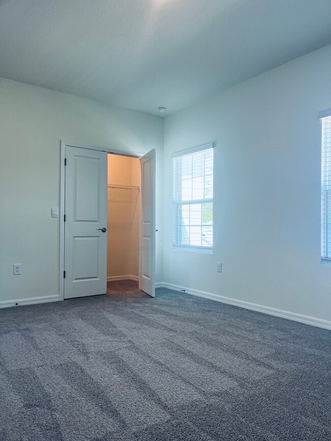 Building Photo - 5305 SW 52nd Ave