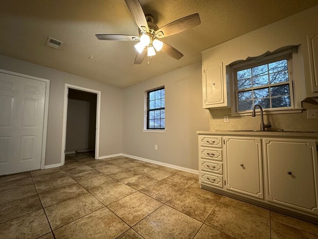 Building Photo - Wonderful 3 Bed/1 Bath in Searcy