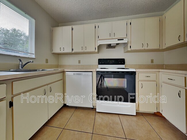 Building Photo - 2250 SE Friendship St