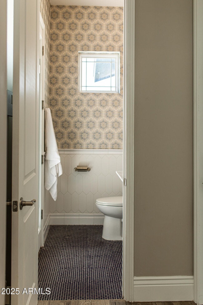 Building Photo - 3801 E Glenrosa Ave