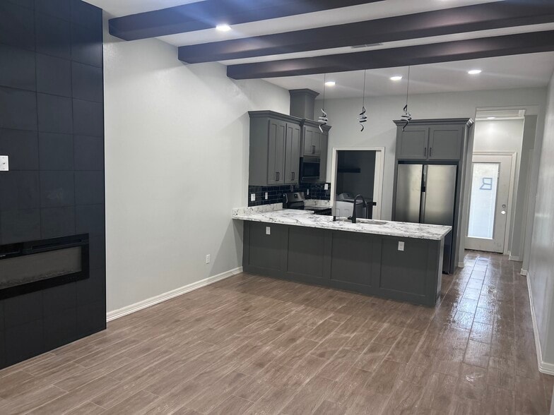 Building Photo - 313 Retamosa Ave