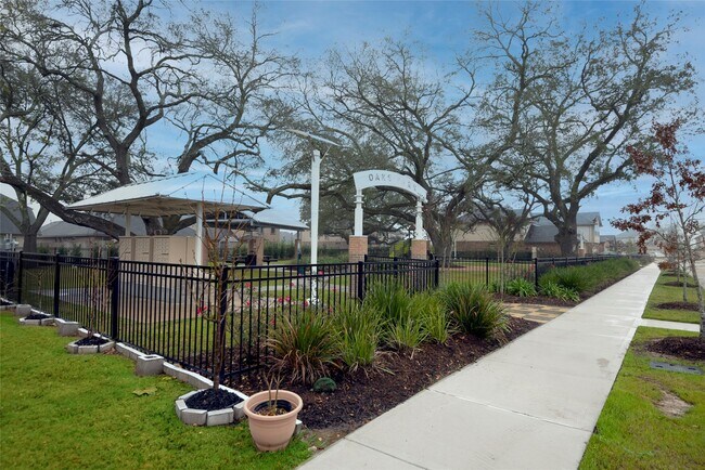 Building Photo - 1606 N City Oaks Ln