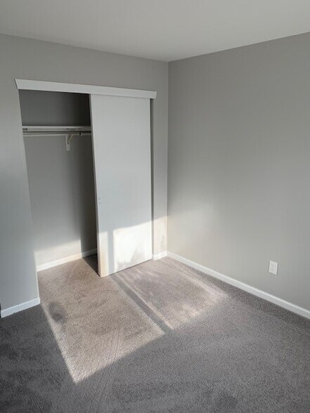Building Photo - 277 E Linden Ave