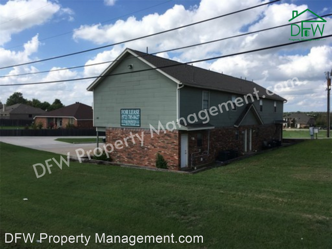 Building Photo - 2 br, 1.5 bath Apartment - Walnut Apartmen...