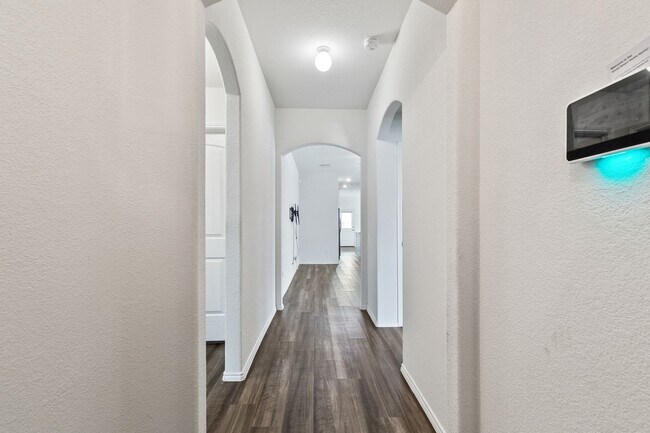 Building Photo - Great 4 Bdrm 2 Bath Home in Aubrey Tx