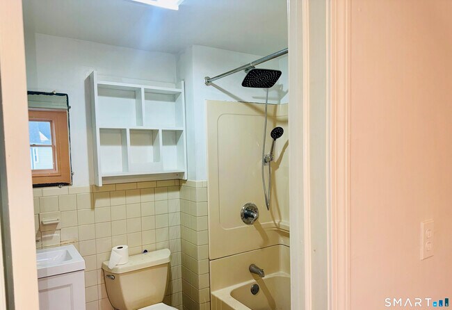 Building Photo - 470 Wood Ave