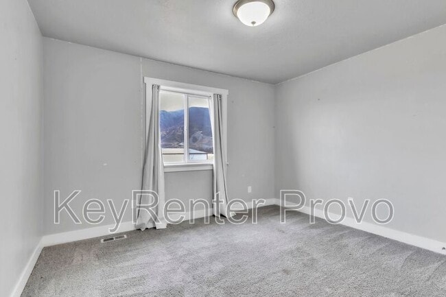 Building Photo - 1042 N 120 E St