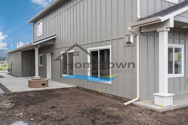 Building Photo - 12116 W Wellington Ave