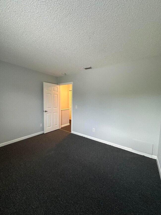 Building Photo - 205 Southland Dr
