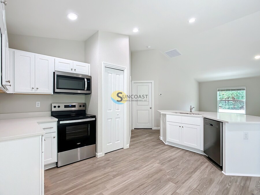 Building Photo - 9 Locust Course Ln