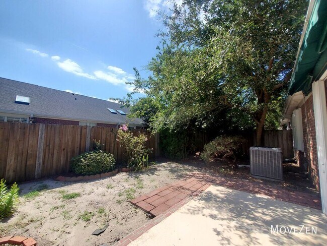 Building Photo - 5006 Carleton Dr