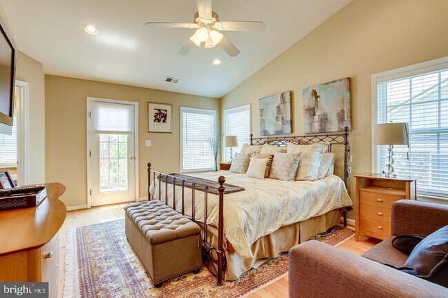 Building Photo - 47571 Royal Burnham Terrace