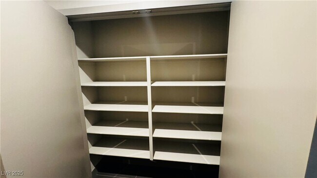 Building Photo - 26 Promenade Isle Ln