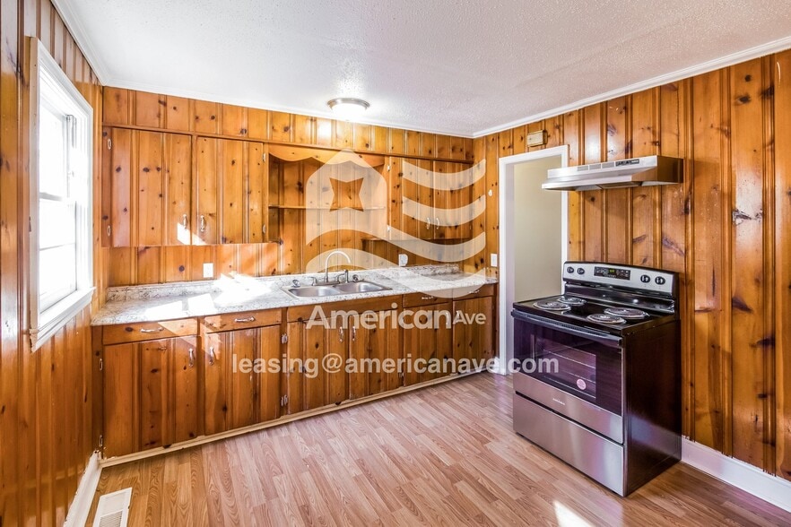 Building Photo - 514 Warren St