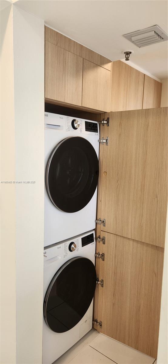 Building Photo - 7601 Dickens Ave