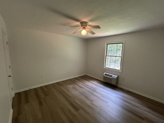 Building Photo - 14105-14109 Red House Road