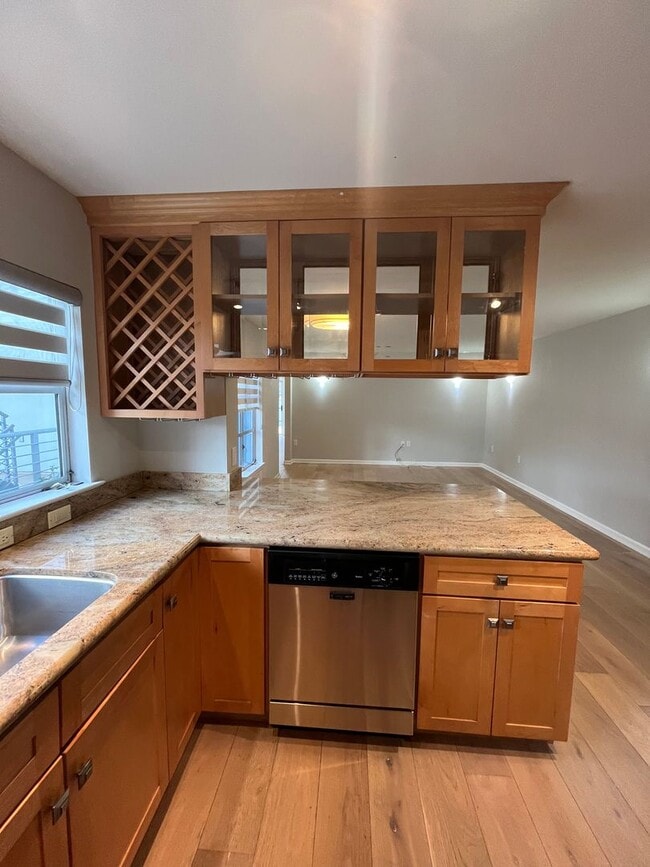 Building Photo - Beautiful 2BR/1BA with Large Private Patio, Parking & Shared Rooftop Deck in Marina