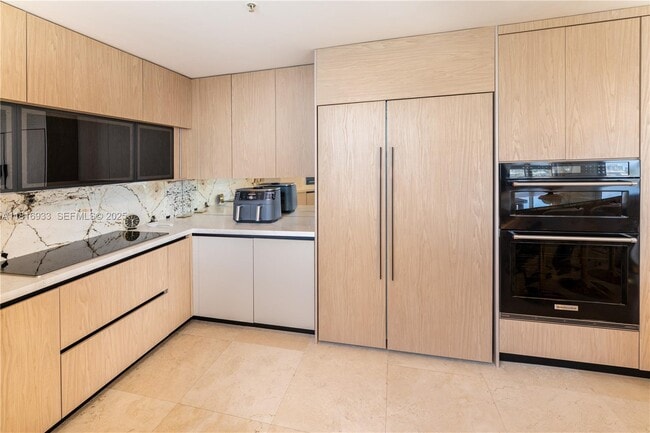 Building Photo - 848 Brickell Key Dr