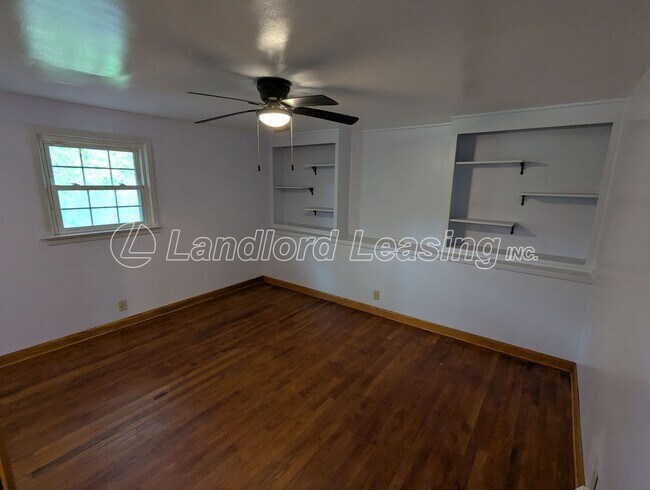 Building Photo - Spacious Split-Level Home in Columbia Stat...