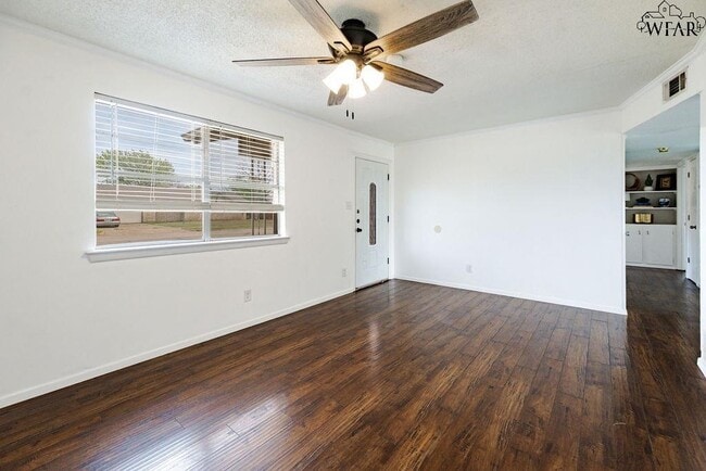 Building Photo - 4024 Hooper Dr