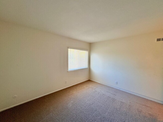 Building Photo - 183 Lechuza Ln