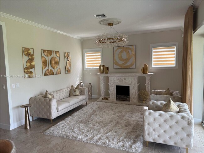 Building Photo - 14814 Wildwood Cir