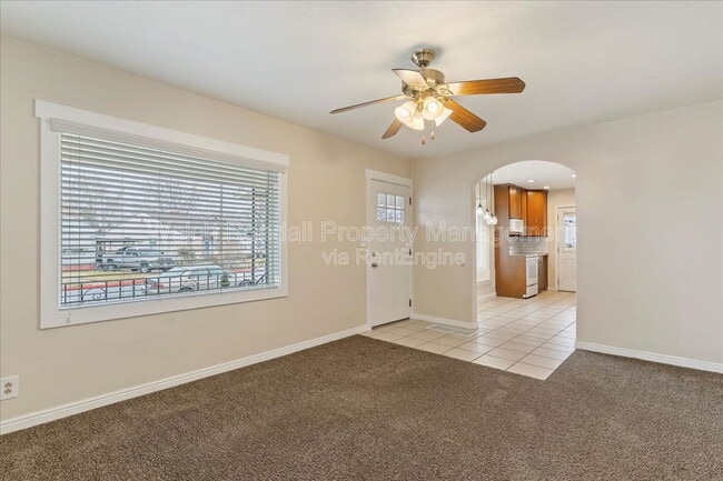 Building Photo - 153 Country Club Dr