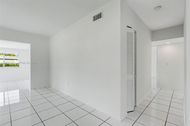 Building Photo - 6050 SW 44th Terrace