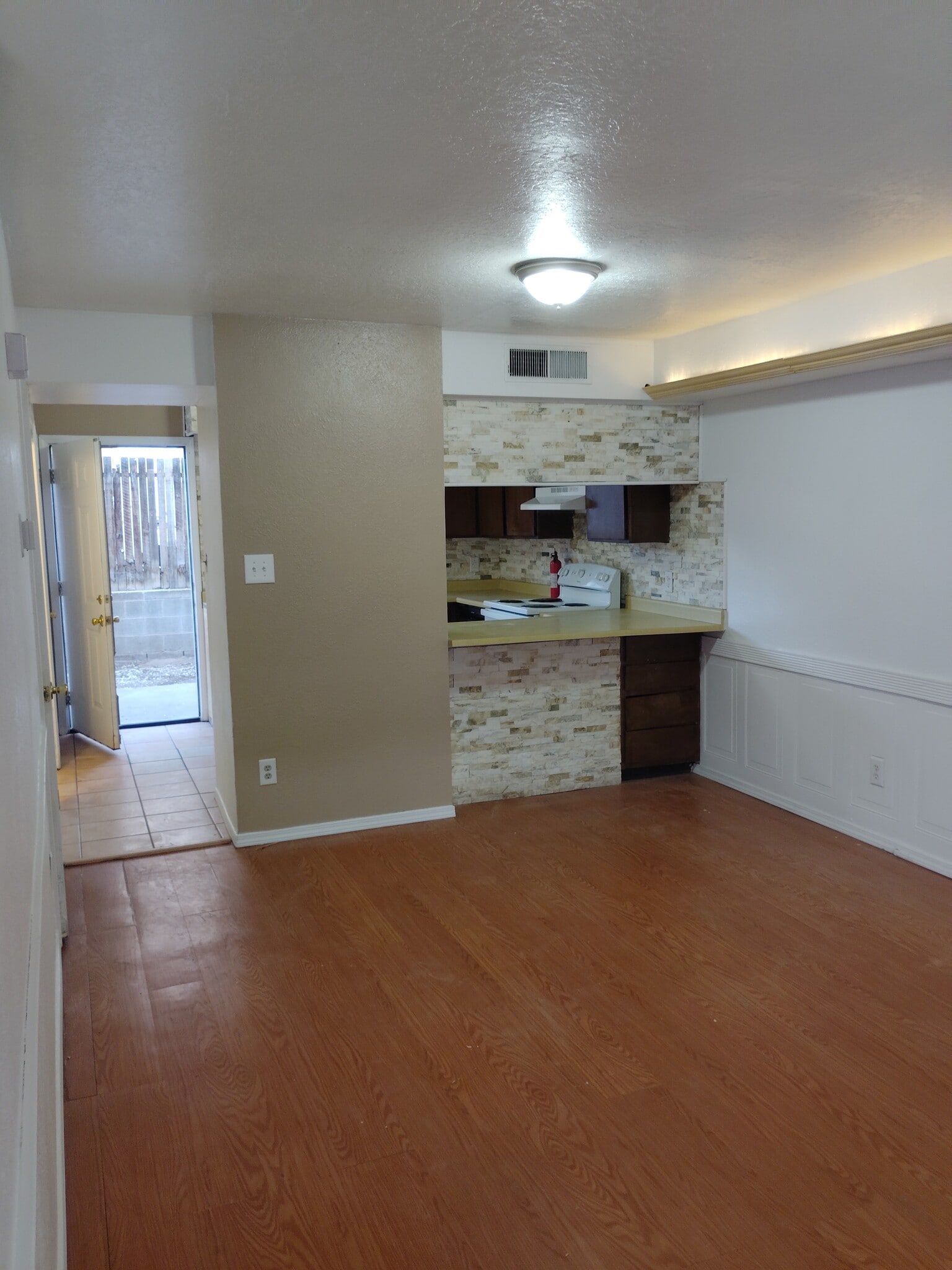 Building Photo - 12600 Copperwood Dr NE