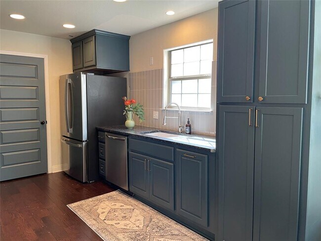 Building Photo - 7018 Crosswood Dr