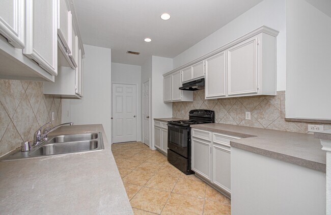 Building Photo - 743 Hallsleigh Ln