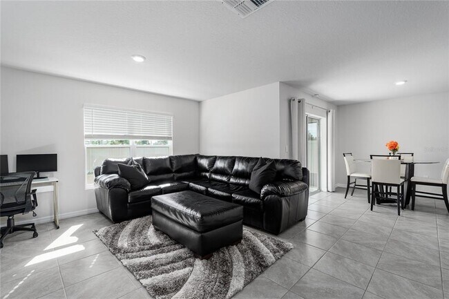 Building Photo - 12277 Mountain Is Trl