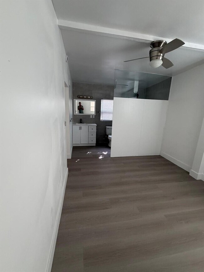 Building Photo - 4160 NE 15th Ave