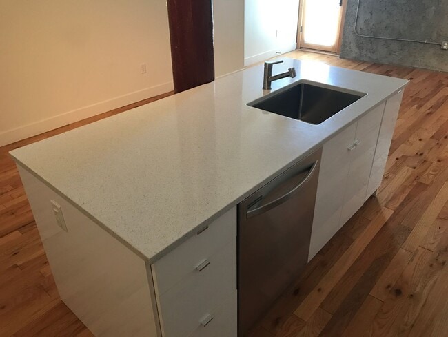 Building Photo - Beautiful 2 Story Apartment